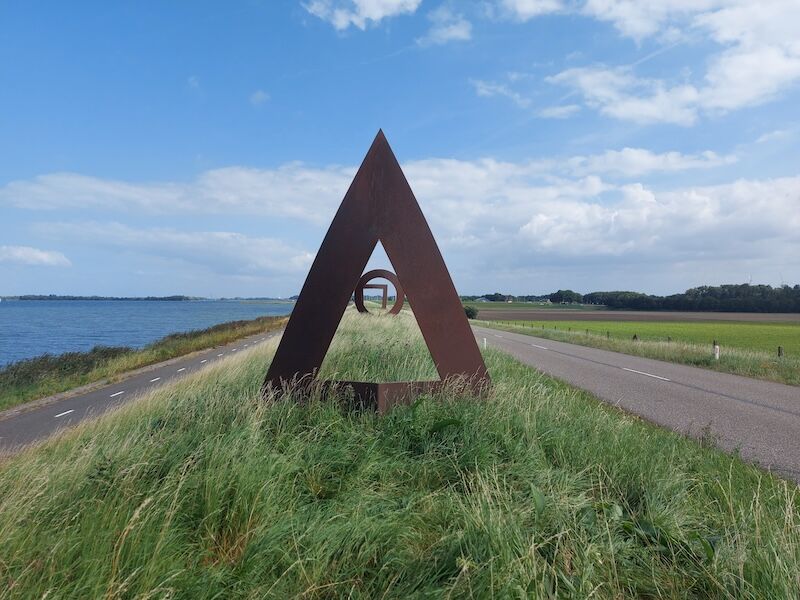 Gezocht: foto’s van bruidsparen bij de beelden op Ketelmeerdijk (met video)