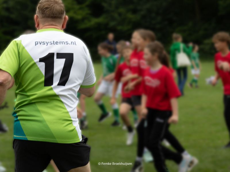 Ruim 200 basisscholieren doen mee aan schoolrugbytoernooi in Dronten