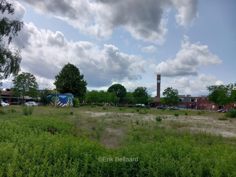 Braakliggend terrein waar voorheen het Koetshuis in Biddinghuizen stond
