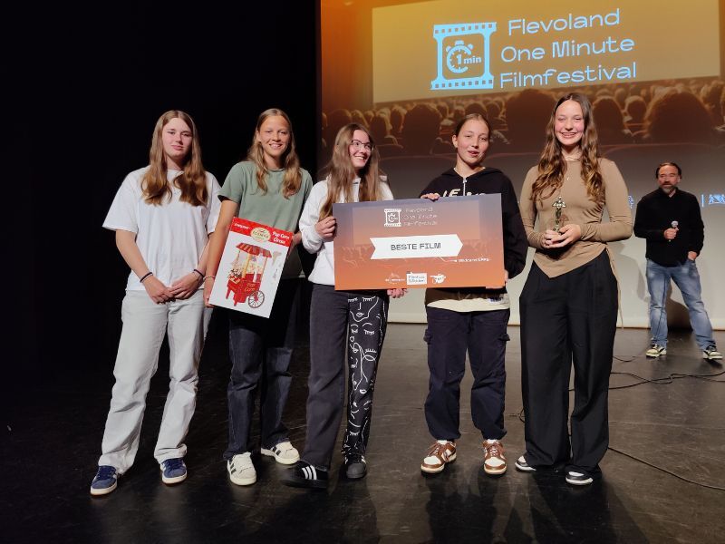 Maya, Jill, Marissa, Chemene en Jael van het Ichtus College