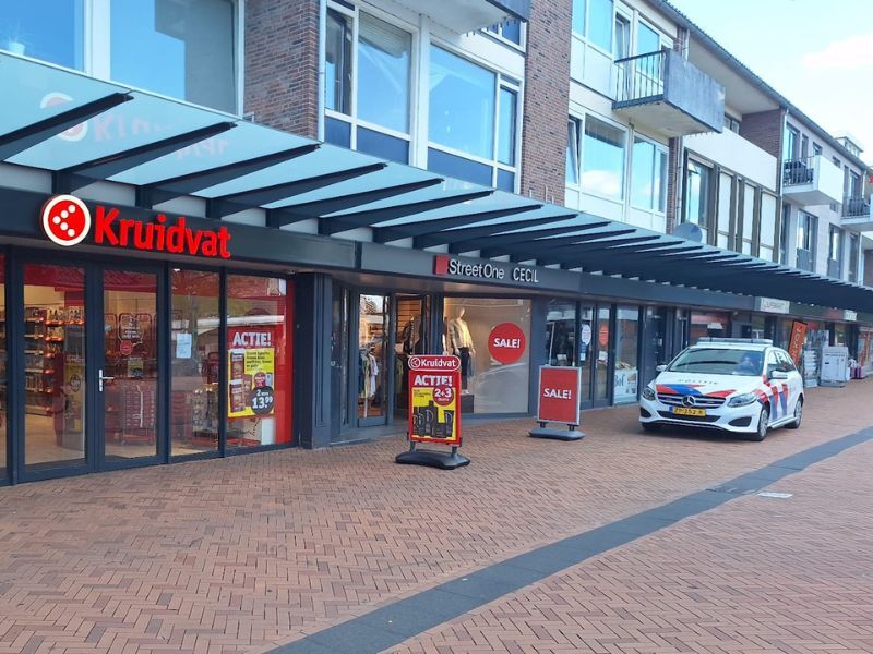 Politie arresteert Lelystedeling (17) na overval in Dronten