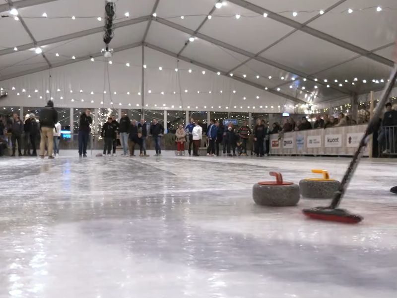 Curling tijdens winterwereld in Dronten