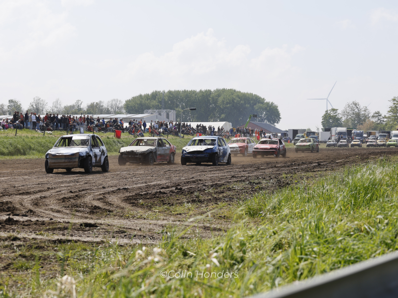 Diesel, rubber en klei: Koningscross in Biddinghuizen