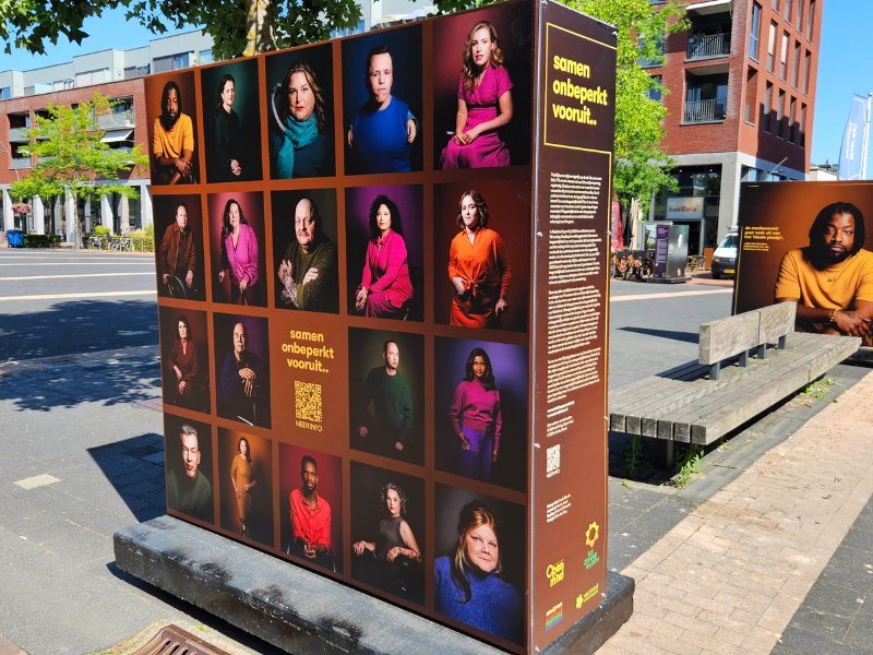 Deel van fototentoonstelling op Het Meerpaalplein in Dronten