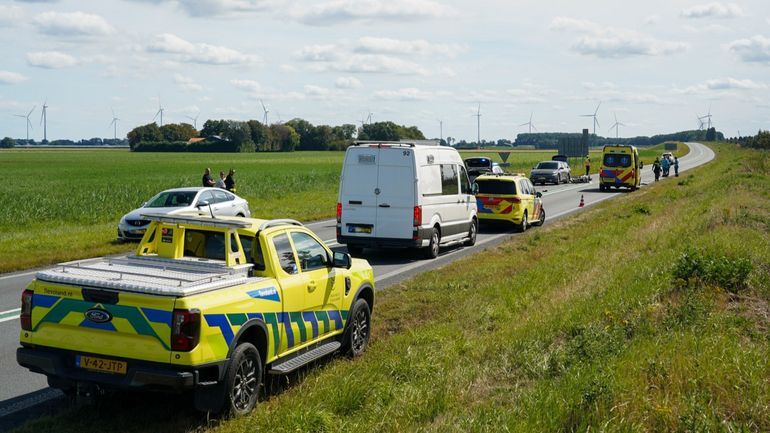 Een motorrijder is zondagmiddag omgekomen bij een botsing