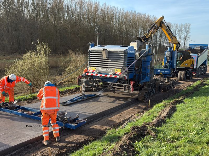 Provincie Flevoland licht werkzaamheden Vogelweg toe tijdens inloopavond