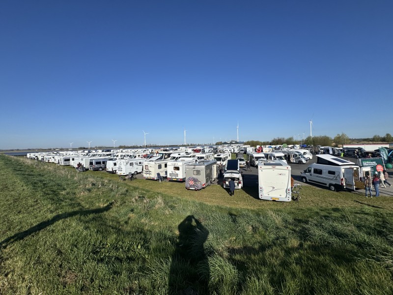 Meer dan 300 campers op Nationale Campermarkt in Biddinghuizen: “Er is gewoon heel veel vraag naar deze live ontmoeting”