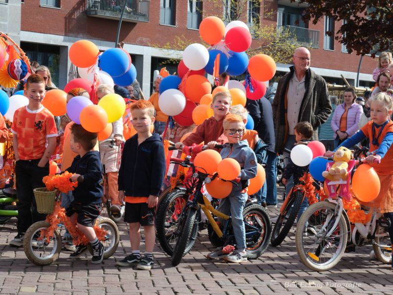 Zon zorgt voor feestelijke start Koningsdag in alle dorpskernen