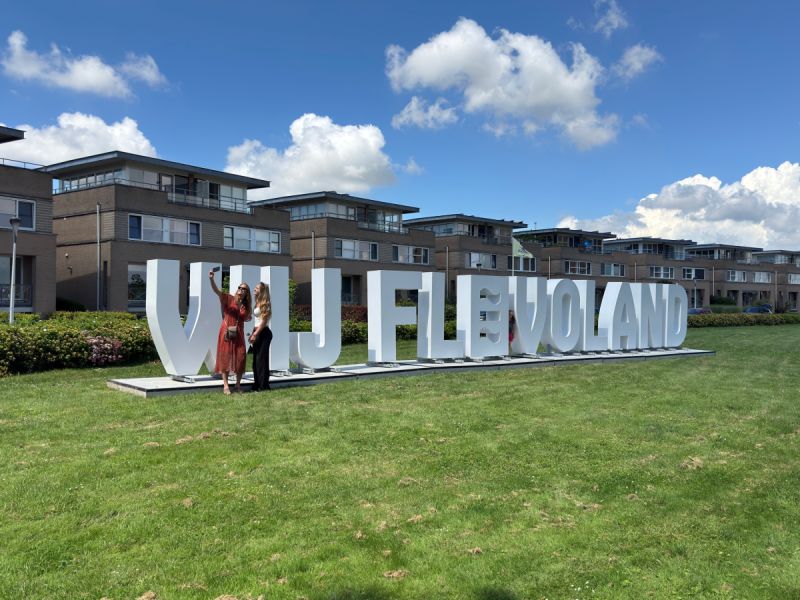 WIJ FLEVOLAND-letters te zien in Dronten