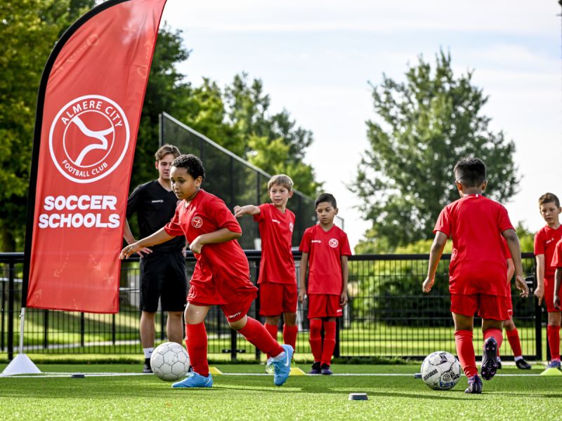 Almere City FC houdt Soccer Camp bij ASV Dronten