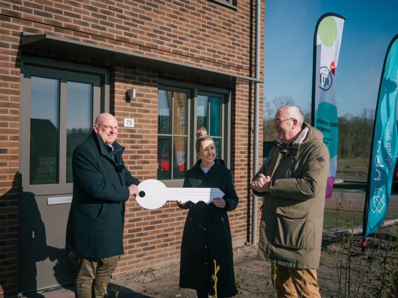 Eerste bewoners ontvangen sleutel van woning in ’t Luweland