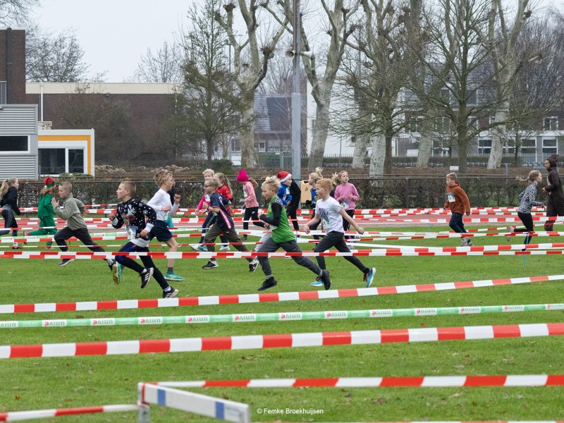 Honderden kinderen doen mee aan KidsKerstRun bij Flevo Delta