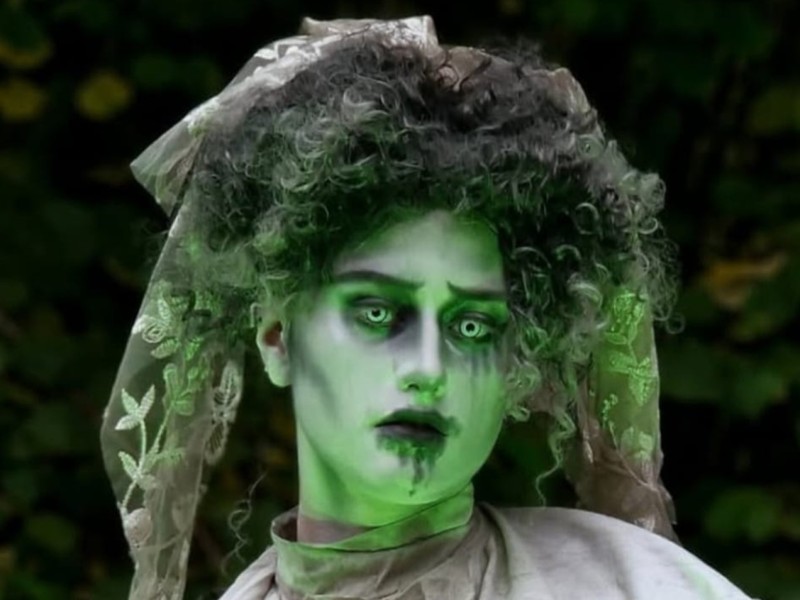 Megan (20) is ‘scare actor’ bij Halloween Fright Nights: “Timing is alles bij het laten schrikken”