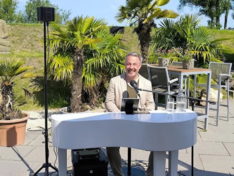 Zanger en pianist Hans Jansen opent Meerpaal Jamsessies