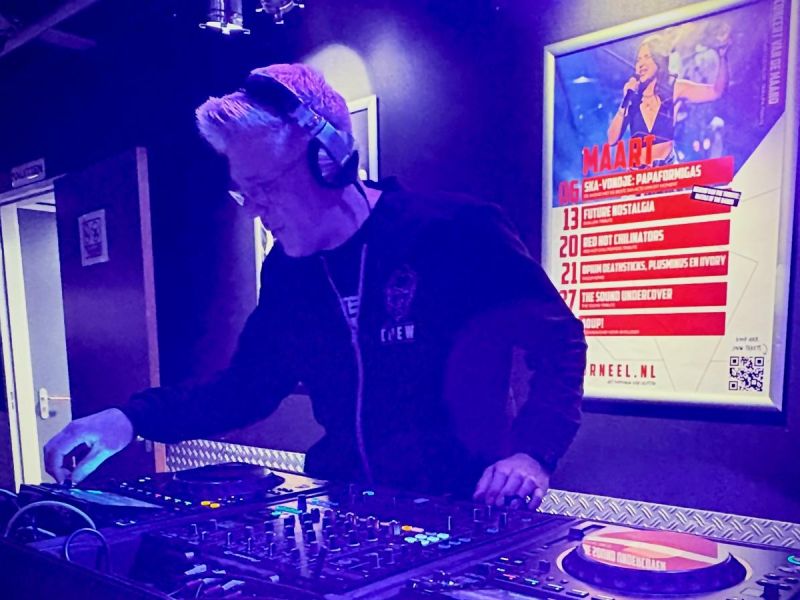 DeeJay Dave maakt optredens bij Poppodium Corneel nog leuker