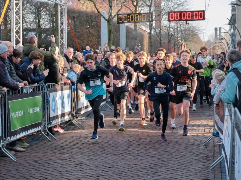 Meer dan zeventienhonderd lopers doen mee aan Starke Kerstloop in Dronten
