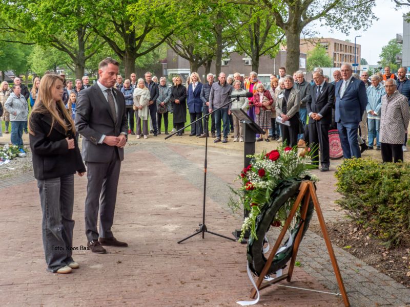 Indrukwekkende Dodenherdenking in Swifterbant trekt veel belangstellenden