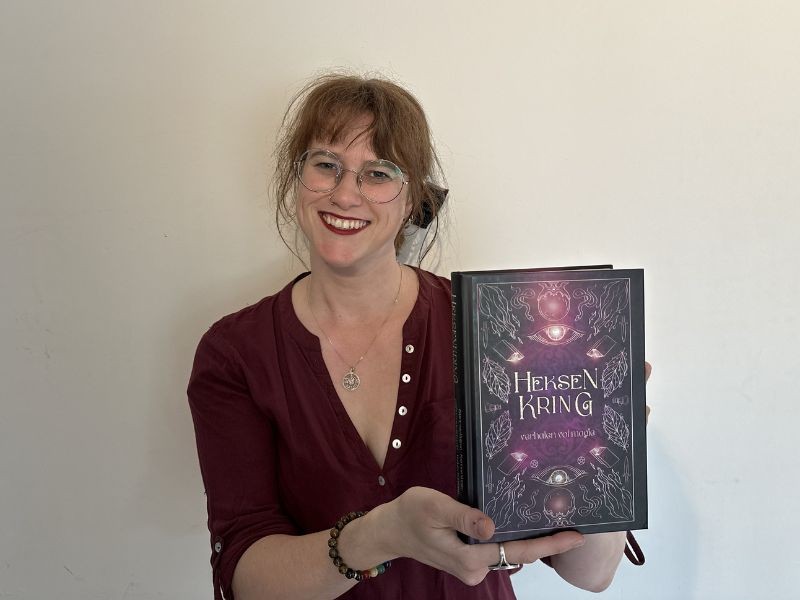 Marijke F. Jansen met Heksenkring